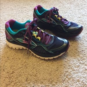 Brooks Ghost size 8.5. Very good condition.